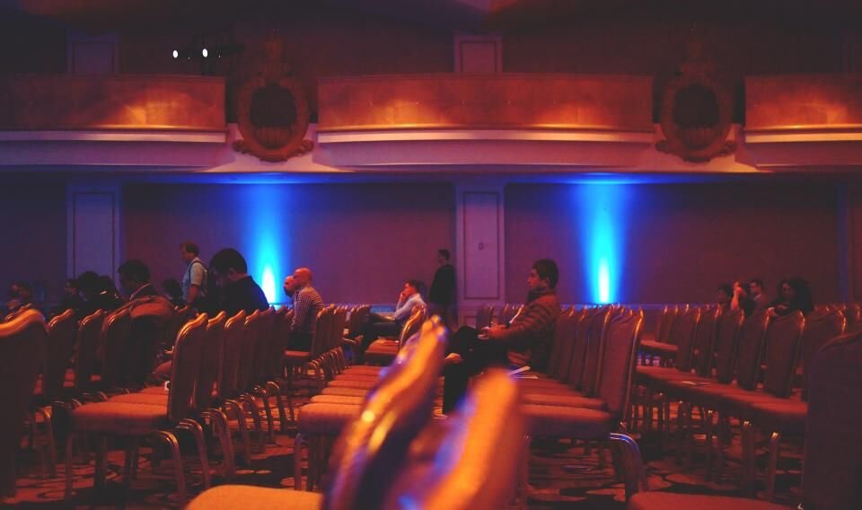 Auditório em evento corporativo